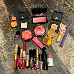 Makeup set highlighter, glitter, blush, eyeshadow, 11 lipgloss- lightly used